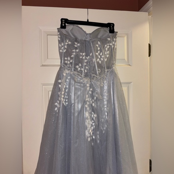 Elegant Strapless Corset Prom Gown in Ice Silver Blue Size 4 - Picture 2 of 7